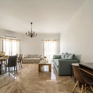κάντε κράτηση εδώ