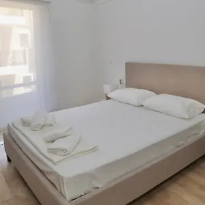 κάντε κράτηση εδώ