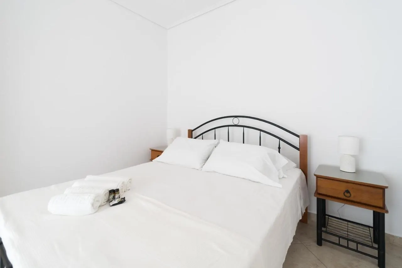 Studio Thea Lixouri 0*,